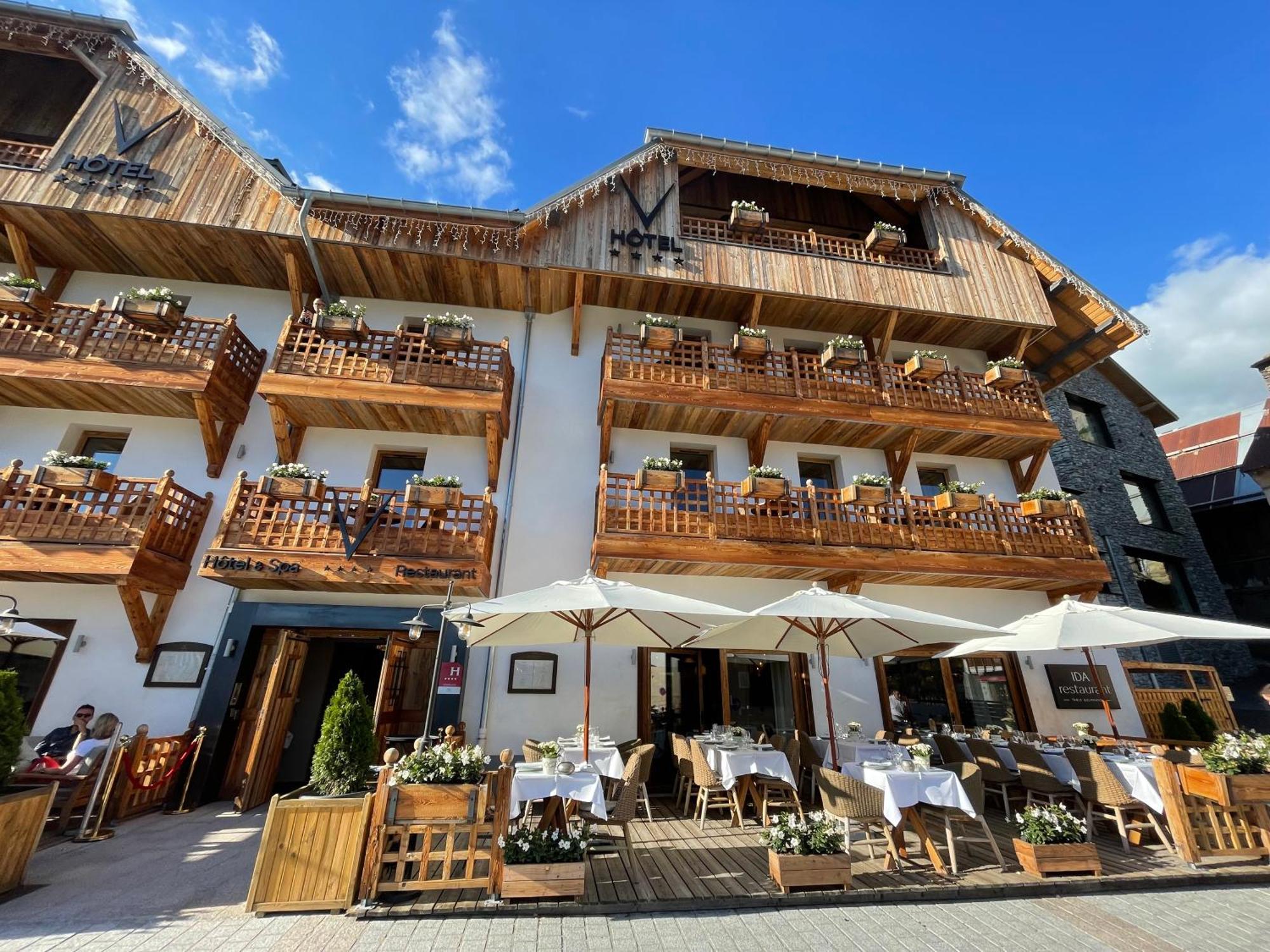 Hotel Le V de Vaujany Buitenkant foto